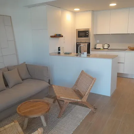 Brand New 3-bedroom Near The In Minimum 10 Nights *