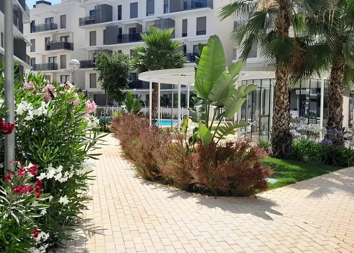 Апартаменти Brand New 3-bedroom Near The In Minimum 10 Nights *