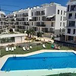 Brand New 3-bedroom Near The In Minimum 10 Nights Apartment *