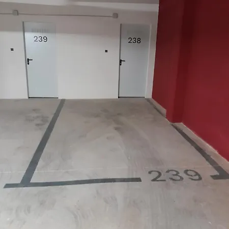 公寓 Brand New 3-bedroom Near The In Minimum 10 Nights 德尼亚