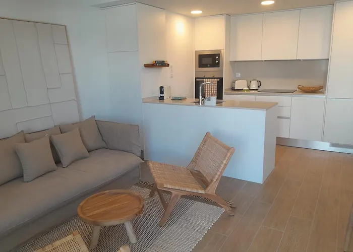 Brand New 3-bedroom Near The In Minimum 10 Nights *